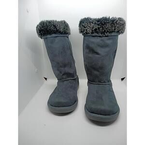 womens Fauw fur Boots Size 8 relativity Grey